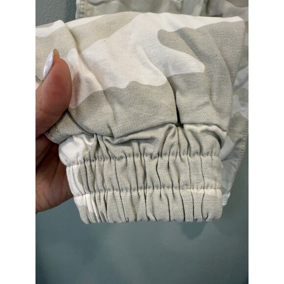 Aritzia TNA Alix Pant in Tan Camo; XXS - Picture 6 of 8